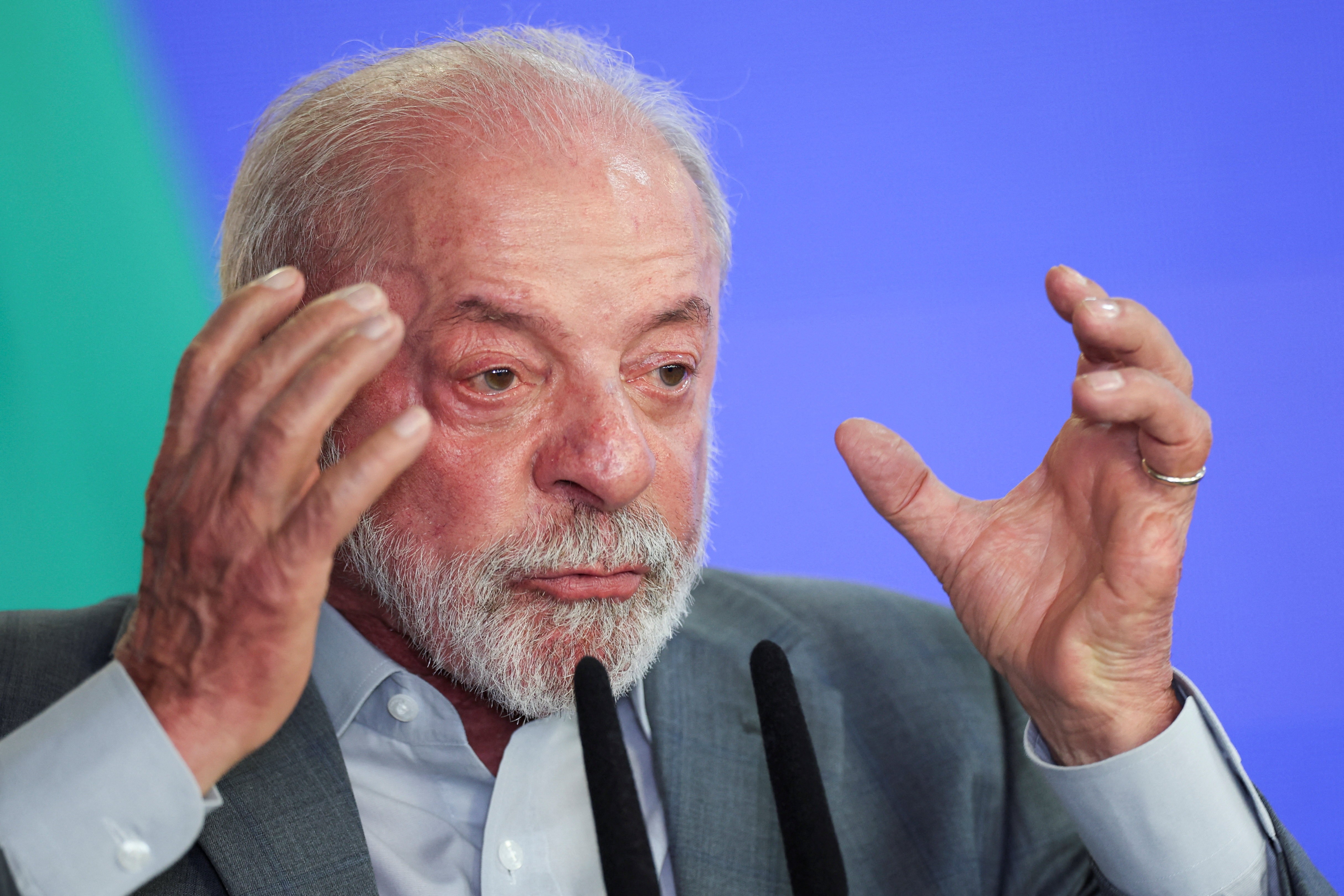 Pela 1ª vez desde julho, aprovação de Lula supera desaprovação com 49% contra 48%