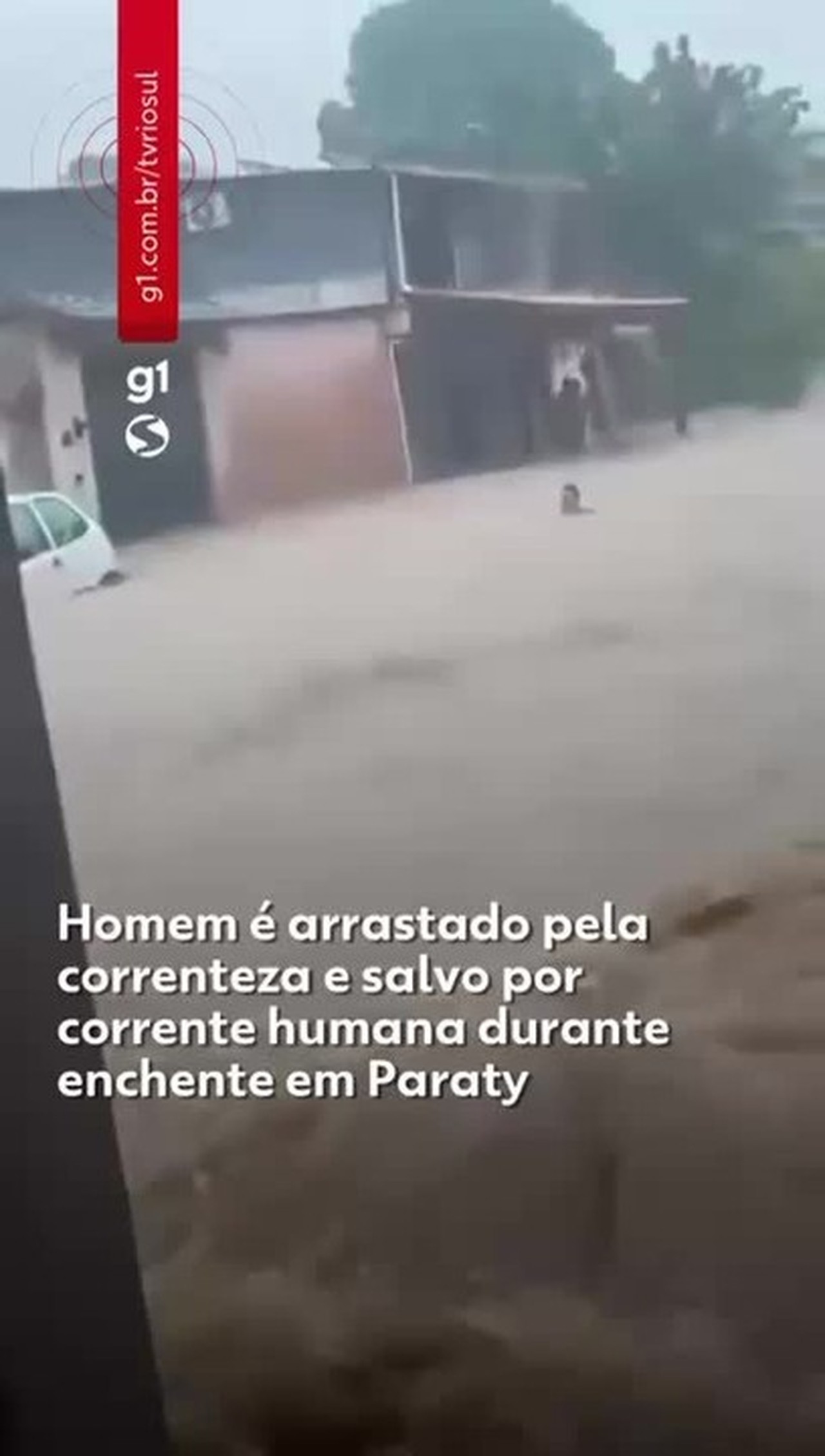 Forte chuva transforma ruas de Paraty em rios com correnteza; VÍDEOS