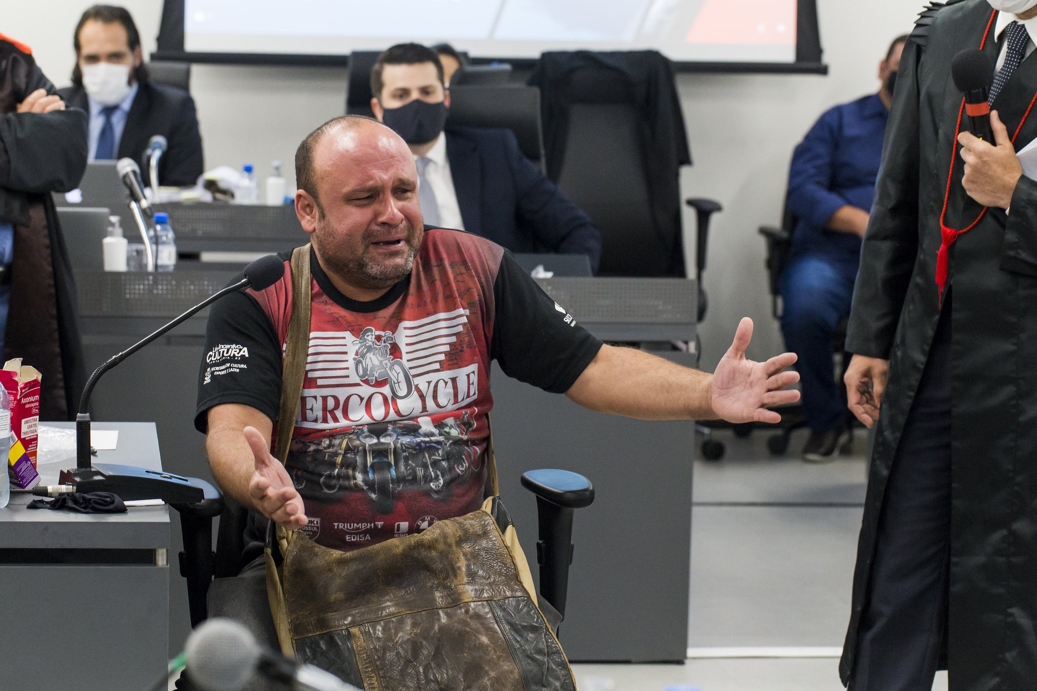 Boate Kiss: assistente de banda condenado por incêndio que matou 242 pessoas vai para regime aberto com tornozeleira