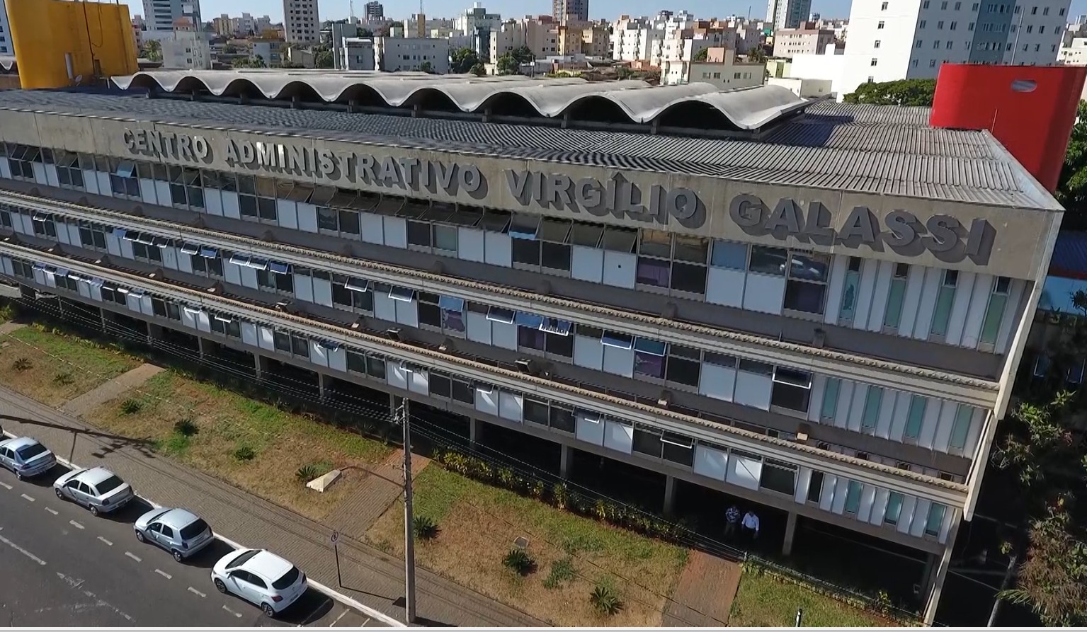 Prefeitura de Uberlândia abre edital de concurso com salários de até R$ 4,2 mil; veja como se inscrever