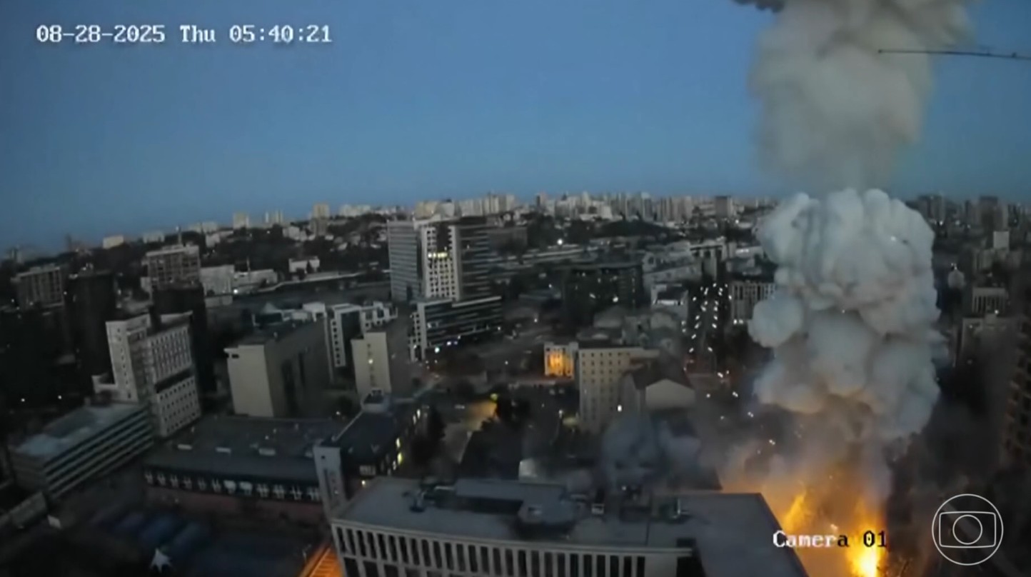 Bombardeios russos matam 21 pessoas na capital da Ucrânia 