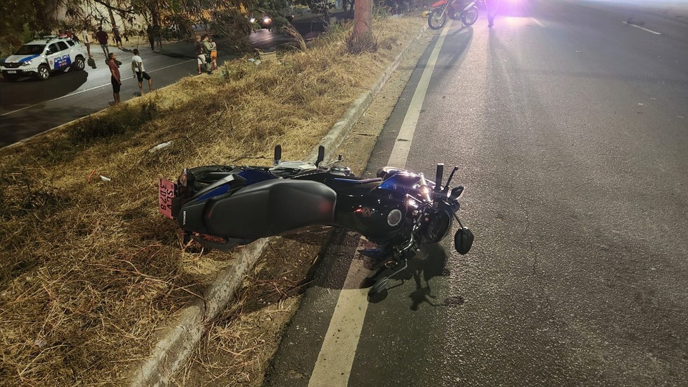 Jovem morre em acidente de moto enquanto gravava vídeos com o celular no PI — Foto: Divulgação/PRF