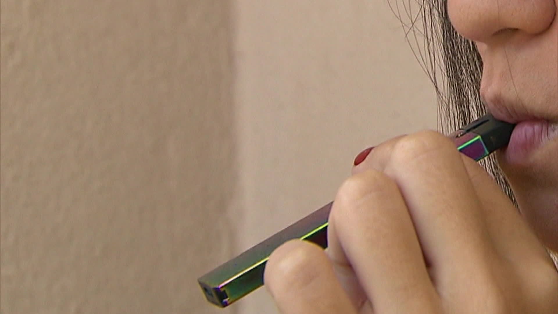 3 em cada 10 estudantes adolescentes usaram cigarros eletrônicos alguma vez na vida, revela IBGE