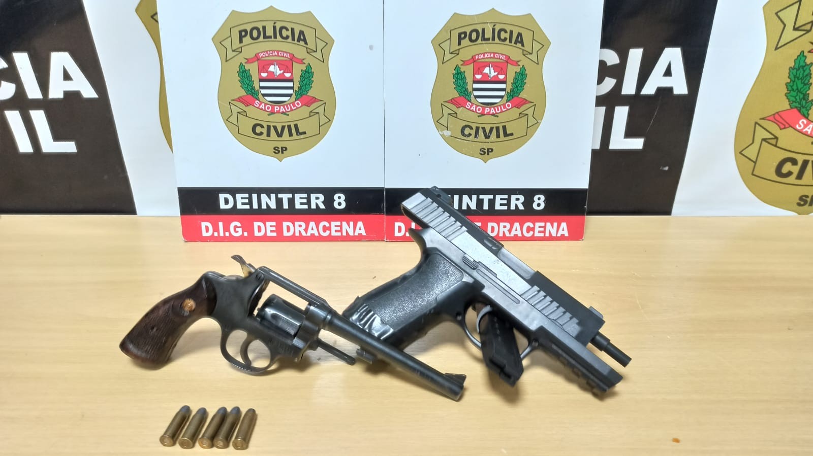 Homem é preso em flagrante com revólver municiado e simulacro de pistola no Portal dos Girassóis, em Dracena