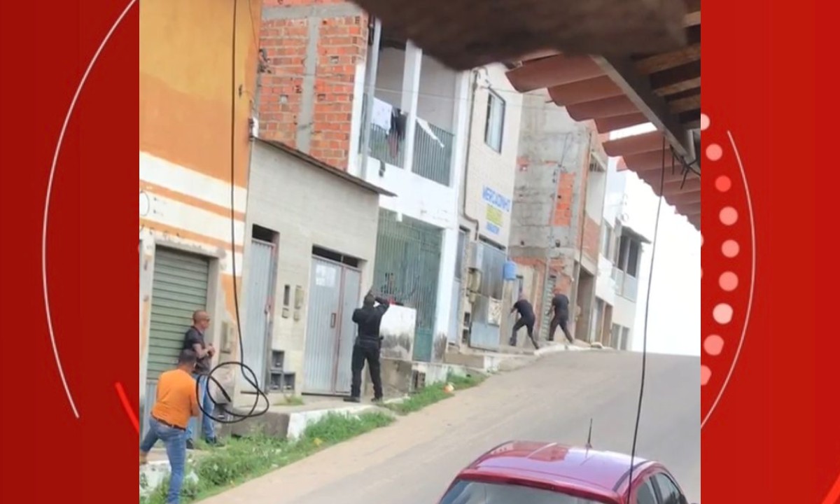 Youtuber é preso em flagrante após troca de tiros com policiais em Feira de Santana