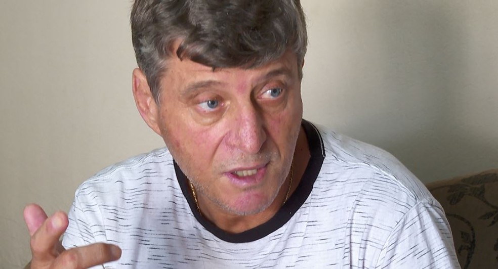 O auxiliar de serviços gerais Rinaldo Villani precisou amputar a perna direita por conta da diabetes — Foto: Nilson Porcel/EPTV