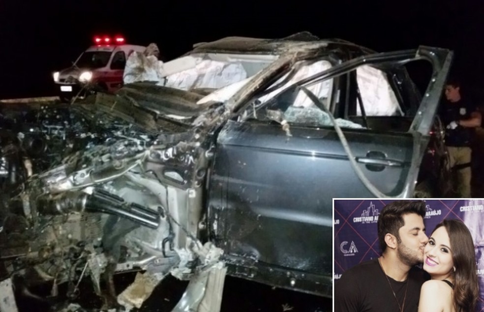 Carro em que o casal viajava fica destruído após acidente — Foto: Reprodução/TV Anhanguera