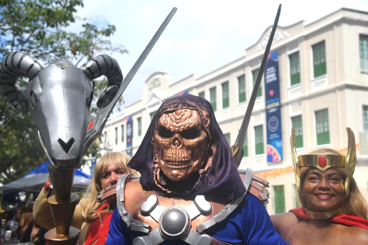 Lutadores mascarados e super-heróis tomam as ladeiras de Olinda; FOTOS