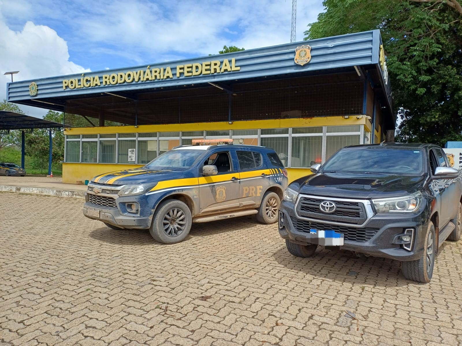 Caminhonete furtada em BH é recuperada pela PRF em Montes Claros