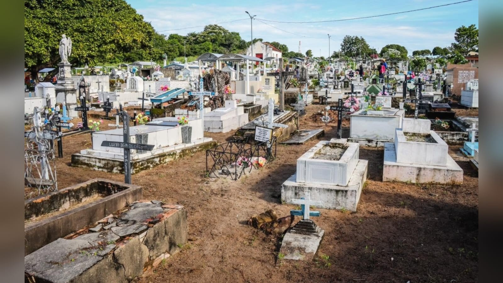 Obras em túmulos no cemitério de Óbidos podem ser feitas até domingo; veja prazo