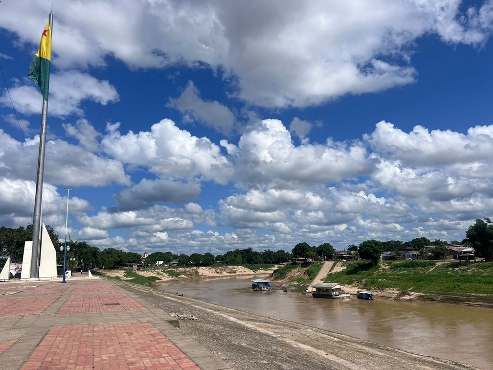 Rio Acre, em Rio Branco, dá indícios de seca poucos meses após vivenciar segunda maior enchente desde 1971. Imagem de 24/04/24. — Foto: Melícia Moura/Rede Amazônica