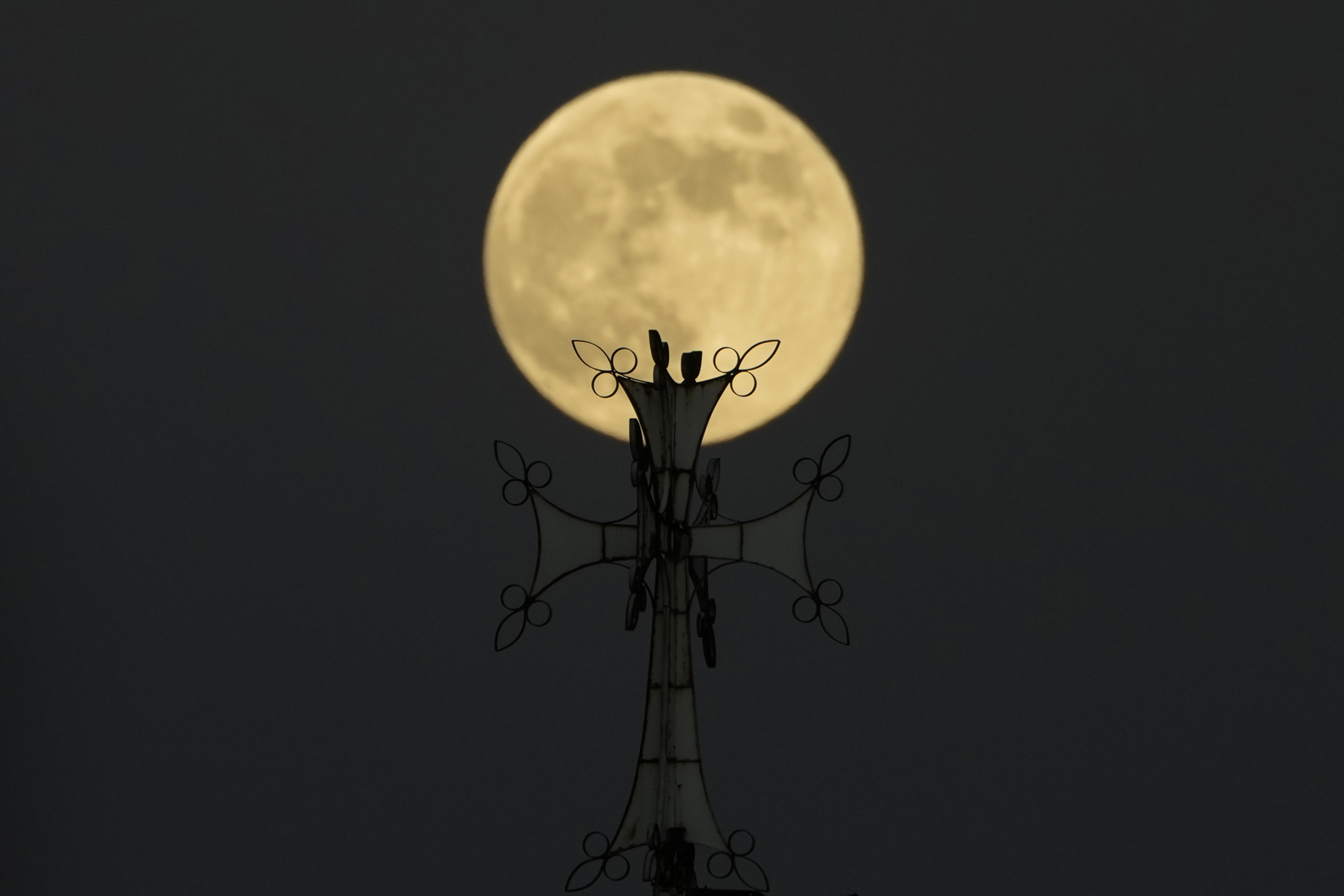 Superluas, eclipses e mais de 100 meteoros por hora: veja o que esperar do céu até o fim do ano 