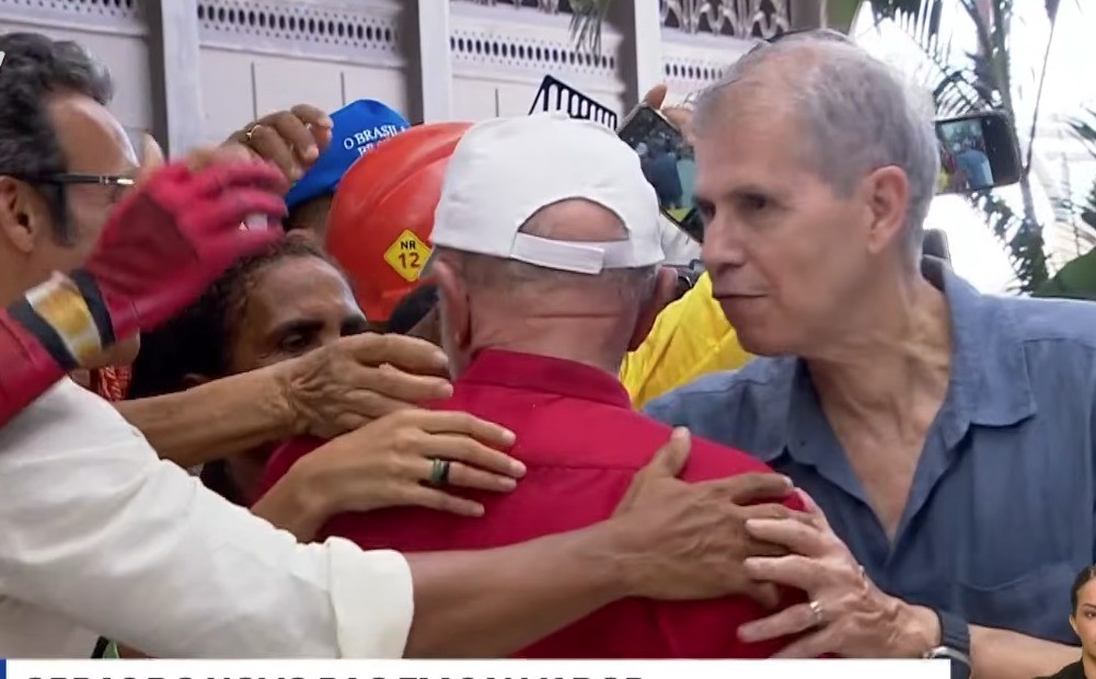 'Não esqueça de falar do PIX', orienta Sidônio a Lula antes de presidente citar relatório do governo Trump