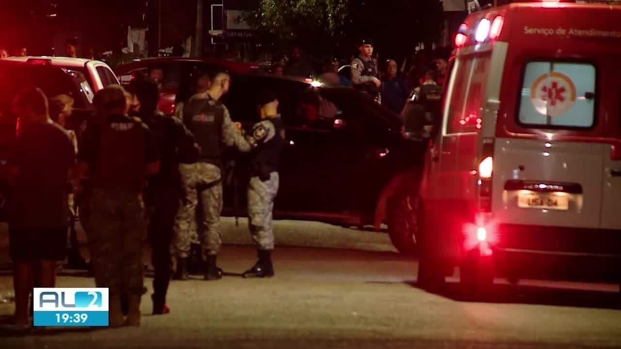 Policial aposentado invade a casa da ex-mulher e mata filho de 10 anos e ex-cunhado PM em Maceió 