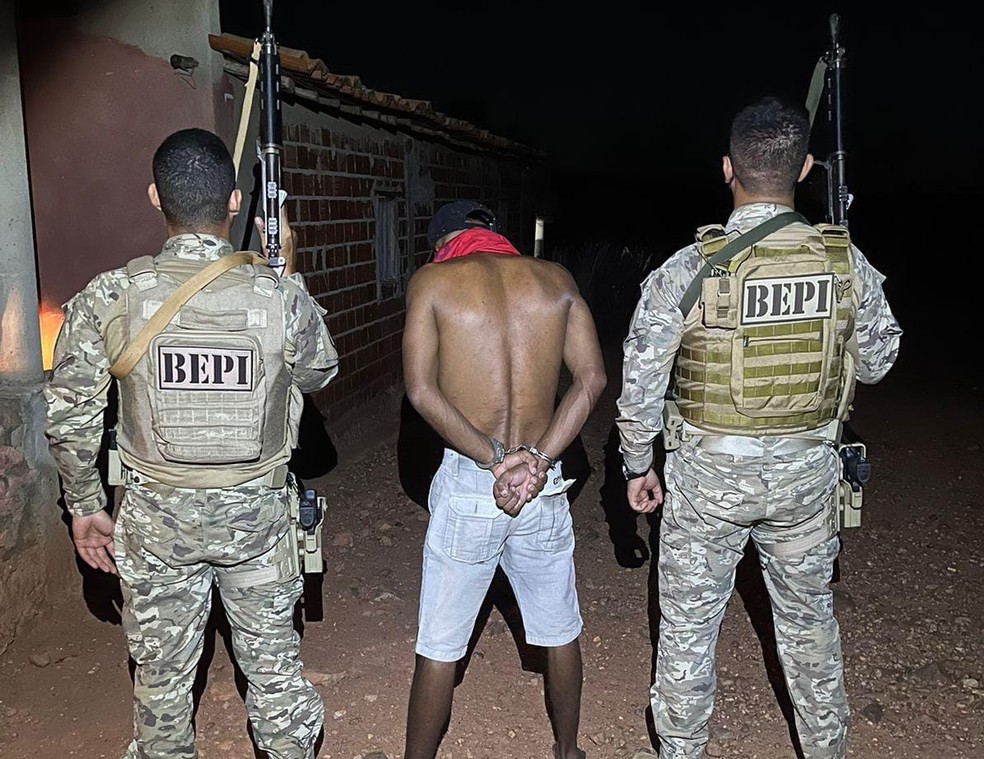 Homem é preso suspeito por homicídio na zona rural de Aroeiras do Itaim (PI) — Foto: Polícia Militar
