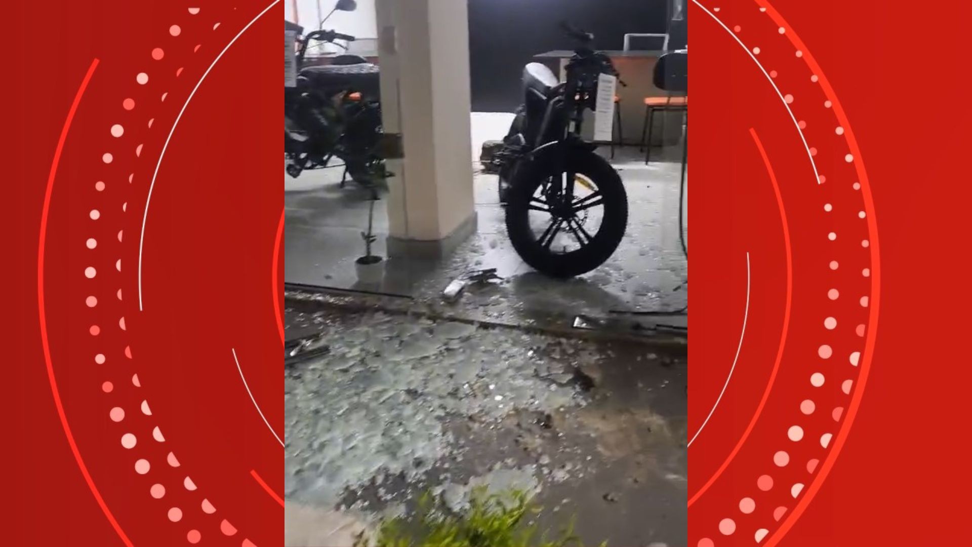 Com uma pedra, homem invade loja e tenta furtar bicicletas elétricas recém-inaugurada em Vila Velha; veja VÍDEO