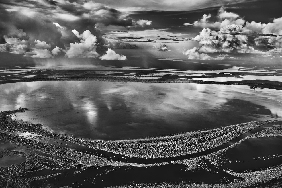 Ilhas Anavilhanas; arquipélago fluvial localizado no rio Negro, no Amazonas. — Foto: Sebastião Salgado
