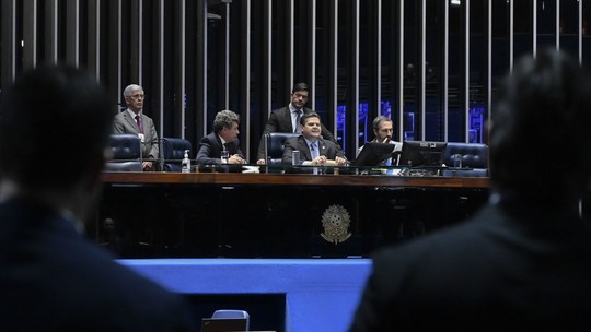 ASSISTA: Senado faz a 3ª sessão de discussão sobre PEC do fim da escala 6x1