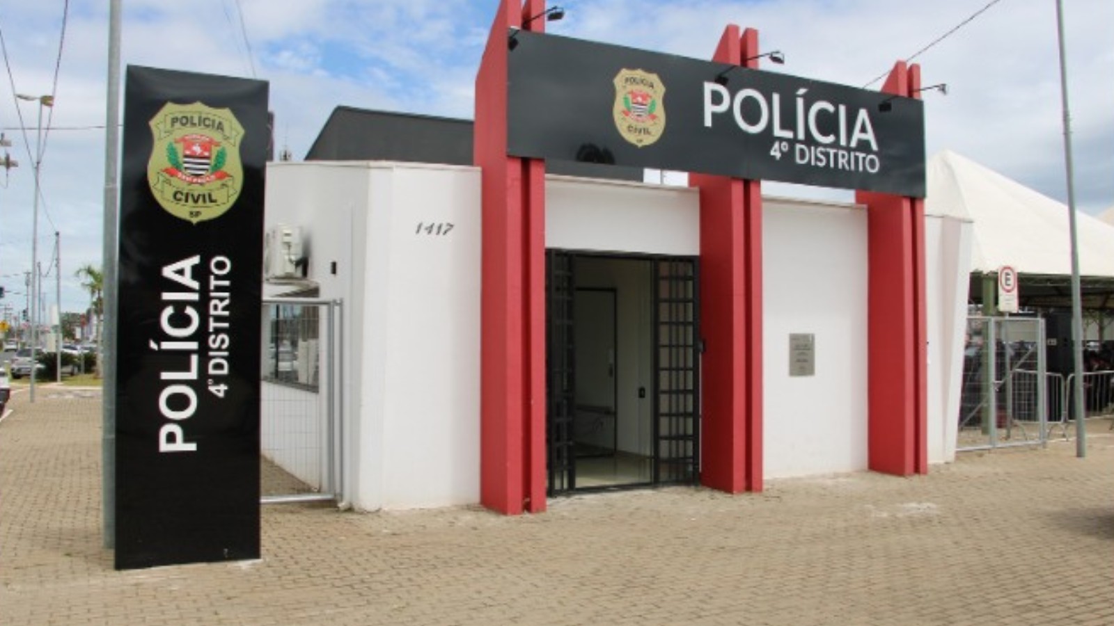 Feto de quatro meses de gestação é encontrado em gradil de rede de esgoto, em Limeira