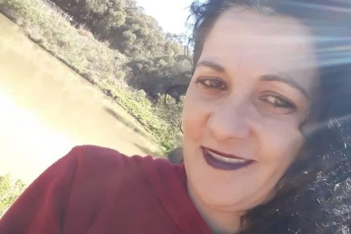 Mulher é achada morta em casa após duas semanas desaparecida em SC; suspeita é de feminicídio