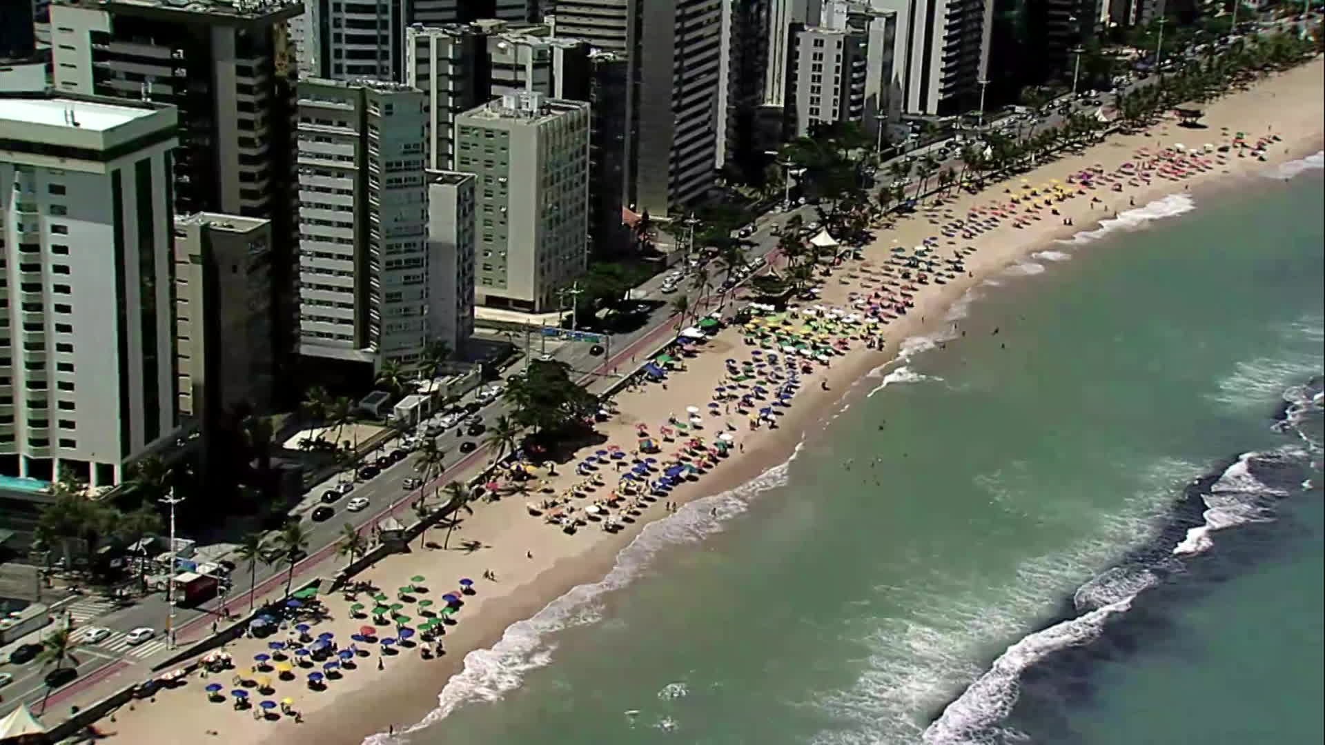 Corpo de homem é encontrado boiando na praia de Boa Viagem, no Recife