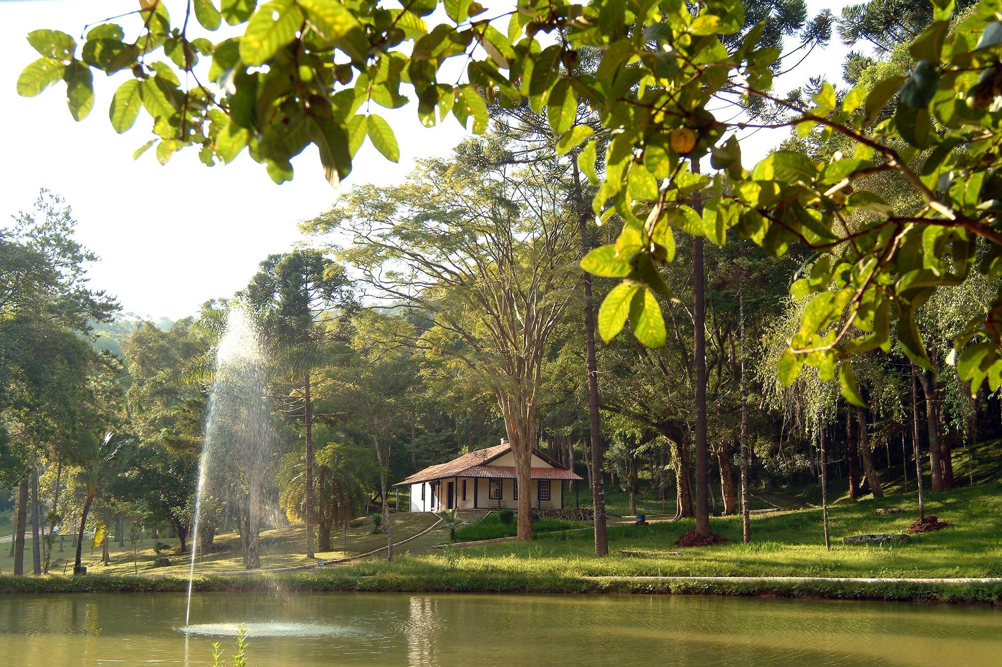 O que você precisa saber para visitar a casa onde nasceu o aviador Santos Dumont que virou museu em MG