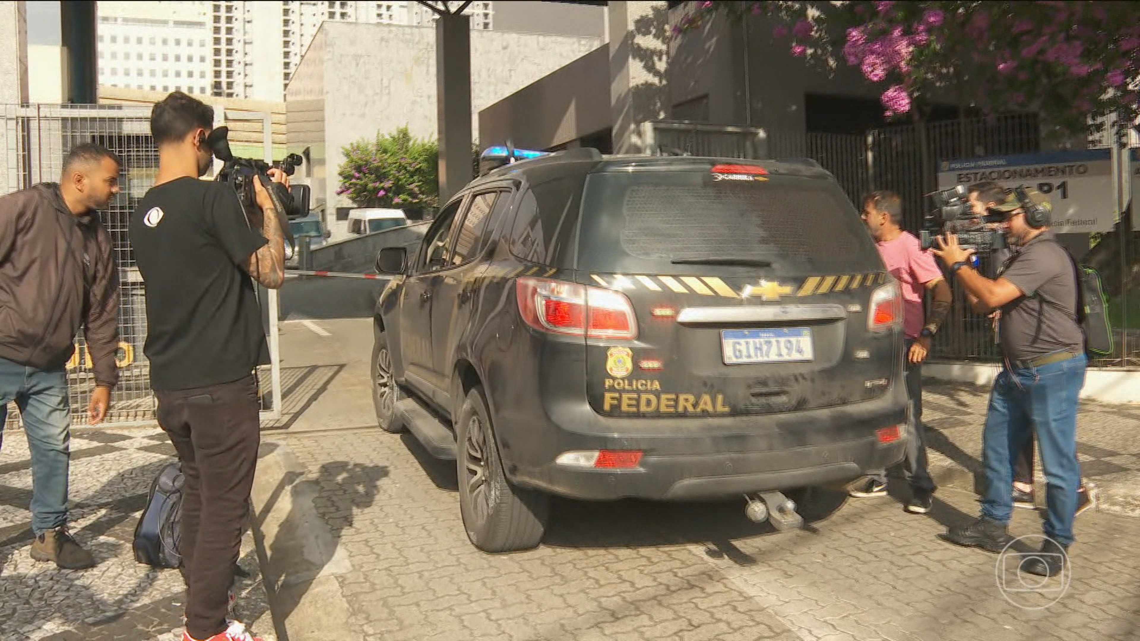 Operação prende 9 pessoas, entre elas 4 policiais civis suspeitos de vender proteção a criminosos