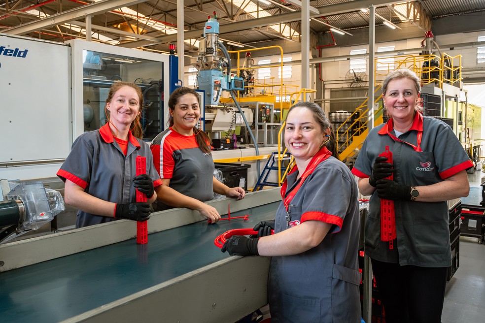 Na rotina, os colaboradores são incentivados a participar de programas de treinamento e realizar cursos regulares — Foto: Condor