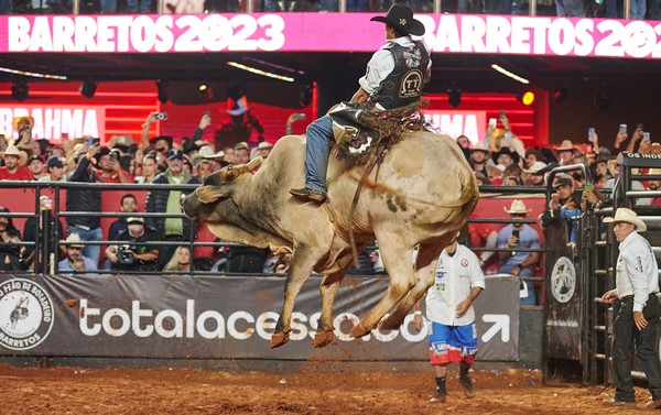 Provas de montaria na Festa do Peão de Barretos — Foto: Érico Andrade/g1