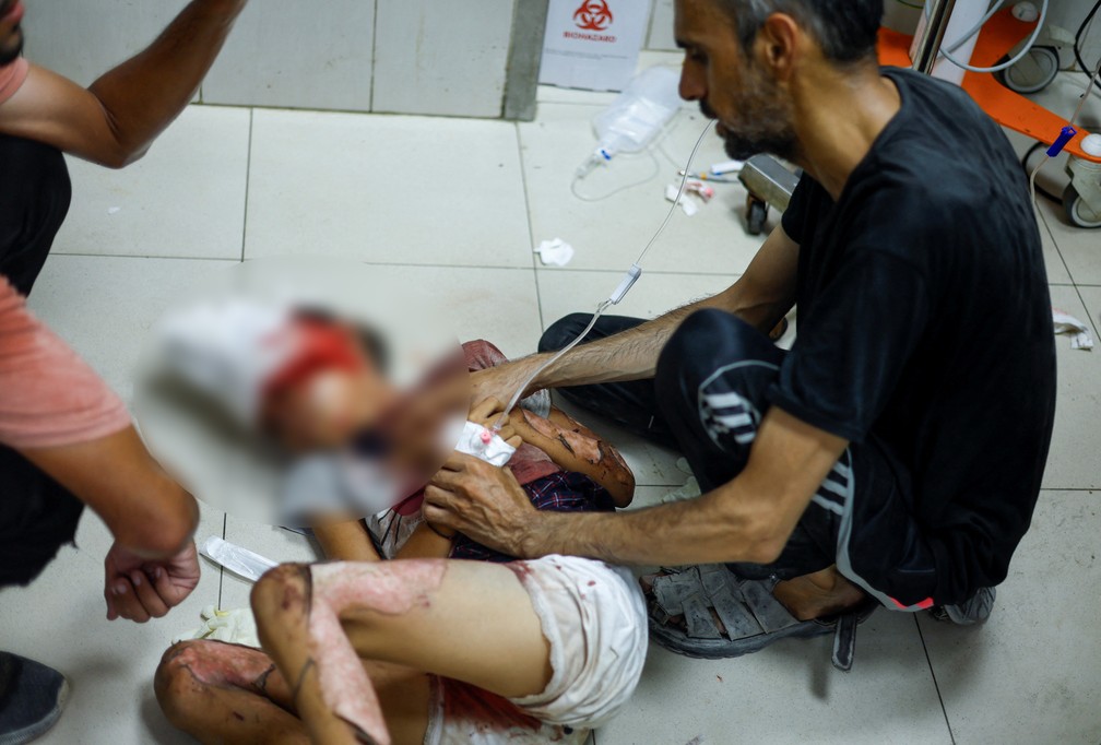 Menina ferida em bombardeio em Gaza — Foto: REUTERS/Mohammed Salem