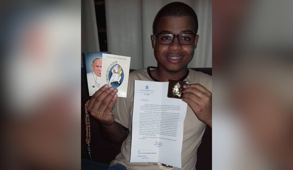 Jovem de Dracena escreve carta à mão para o Papa Leão XIV e recebe resposta do Vaticano — Foto: Felipe Fernandes/Arquivo pessoal