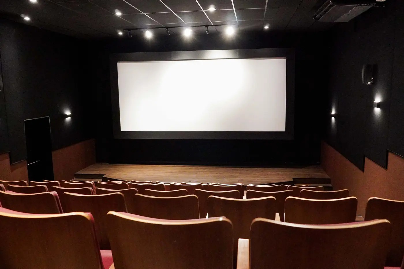 Cine Alexandrino Moreira é entregue em Belém após reforma