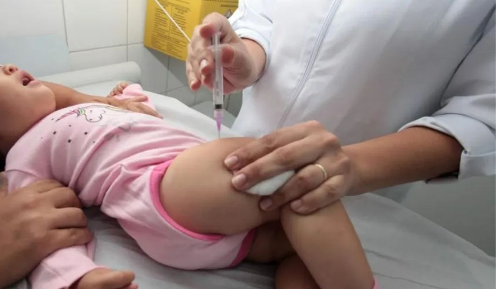 Doses contra bronquiolite passam a ser ofericdas pelo SUS a bebês prematuros. — Foto: Prefeitura de Santos