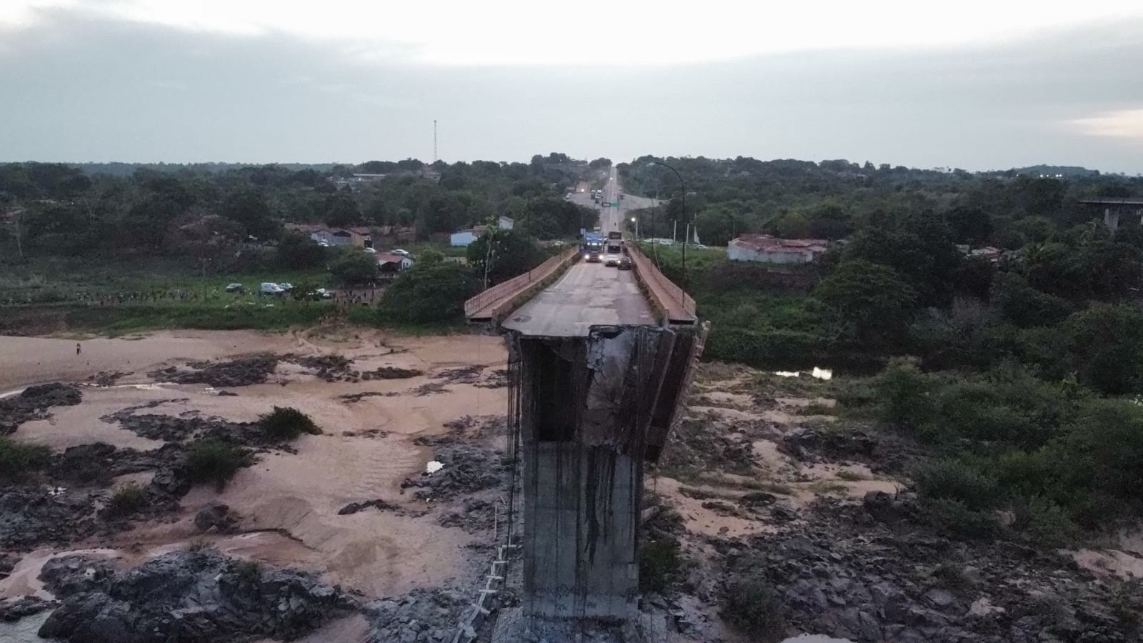 Acidente na ponte entre Maranhão e Tocantins deixa dois mortos e seis  desaparecidos; buscas são suspensas por segurança