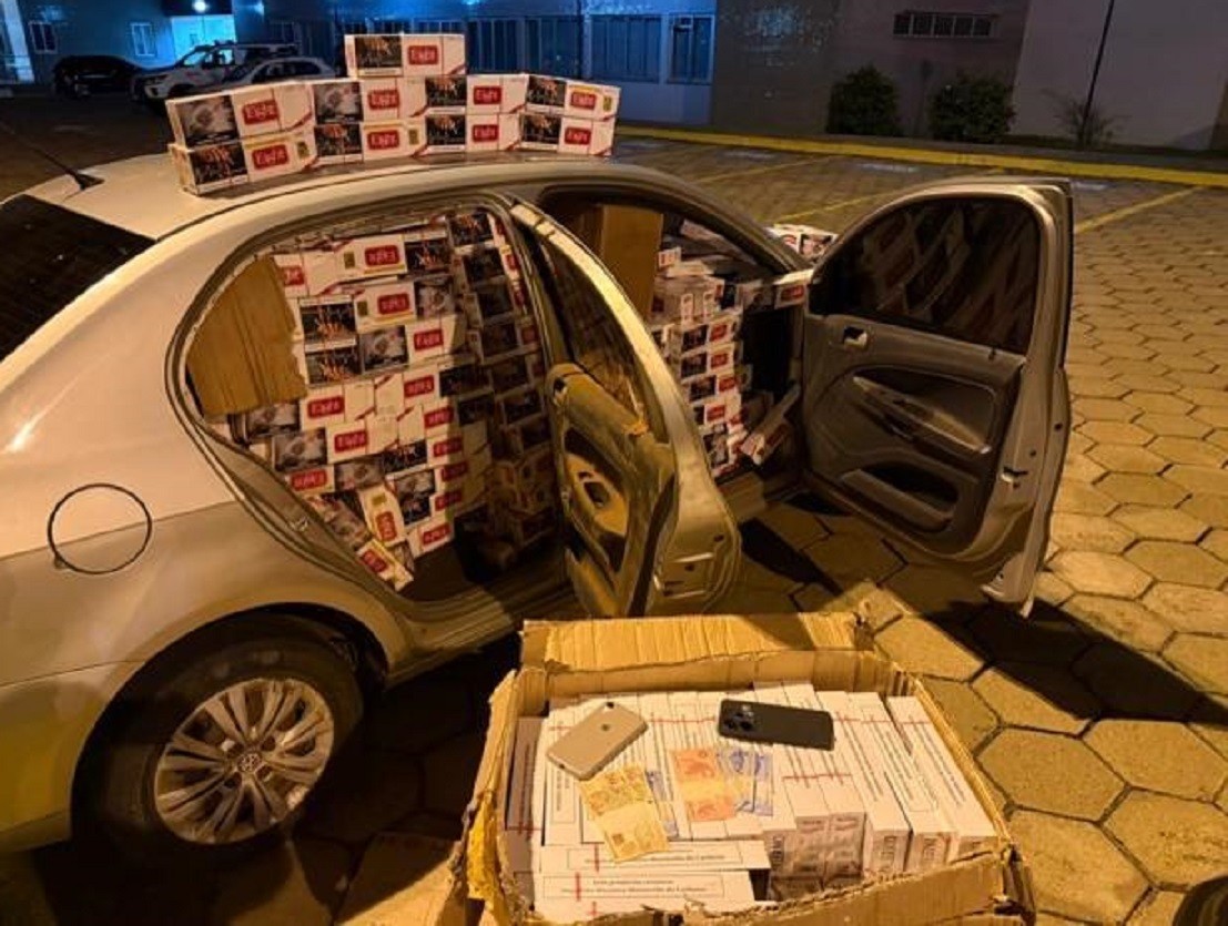 Com cerca de R$ 163 mil em cigarros de origem estrangeira, dupla é presa por contrabando em Presidente Epitácio
