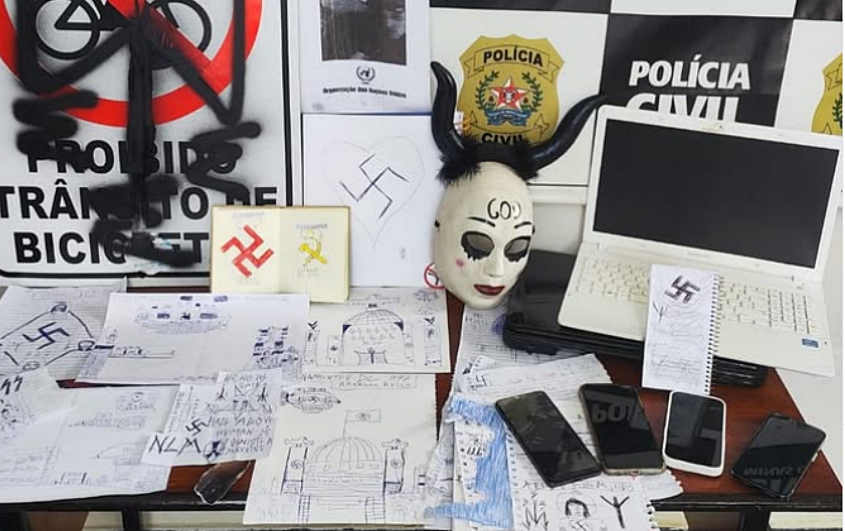 Polícia encontra materiais de apologia ao neonazismo em São Lourenço durante investigação de grupo que faz ameaças a minorias