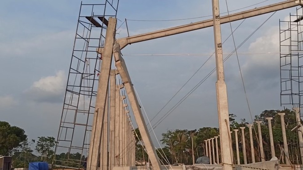 Viga de concreto desabou em Presidente Médici (RO) — Foto: Rede Amazônica