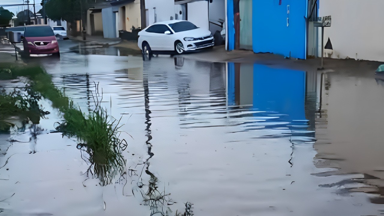 VÍDEO: Chuva alaga Bairro Morumbi e transforma rua em 'rio' em Uberlândia