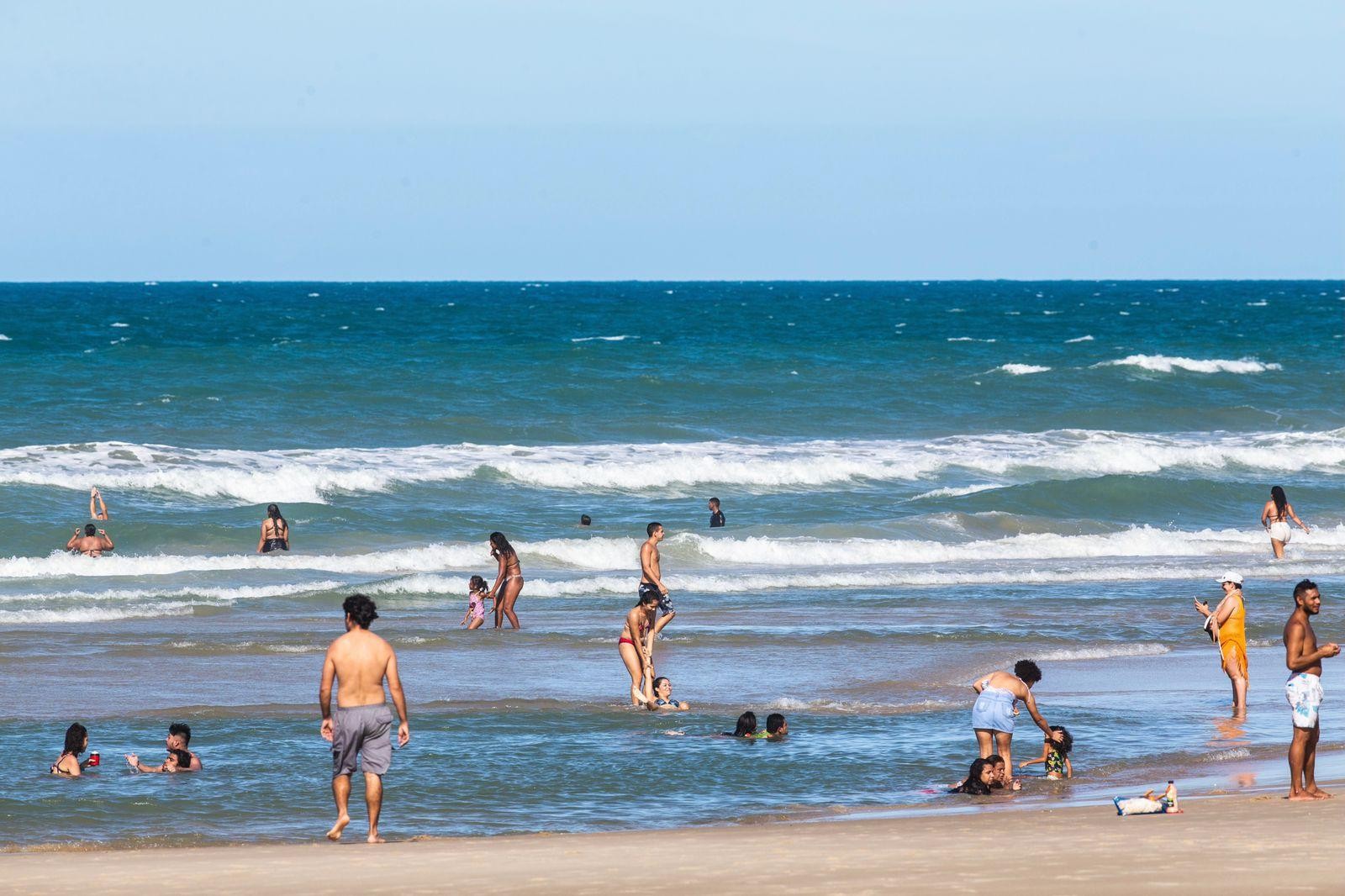 13 trechos de praia estão próprios para banho neste fim de semana em Fortaleza; saiba quais