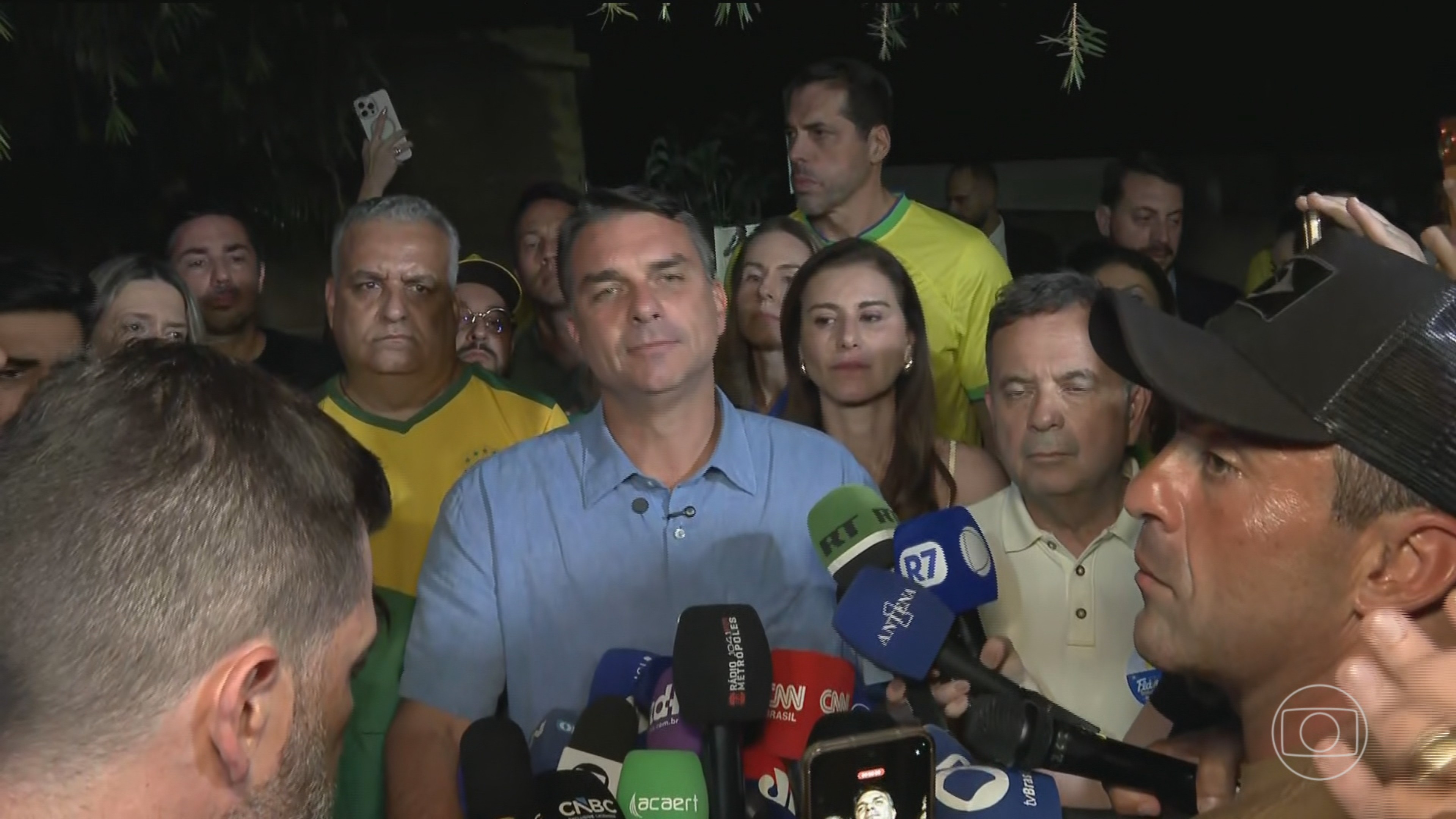 Flávio Bolsonaro, PL, recebe apoio de Zema, Novo, e do ex-presidente Michel Temer