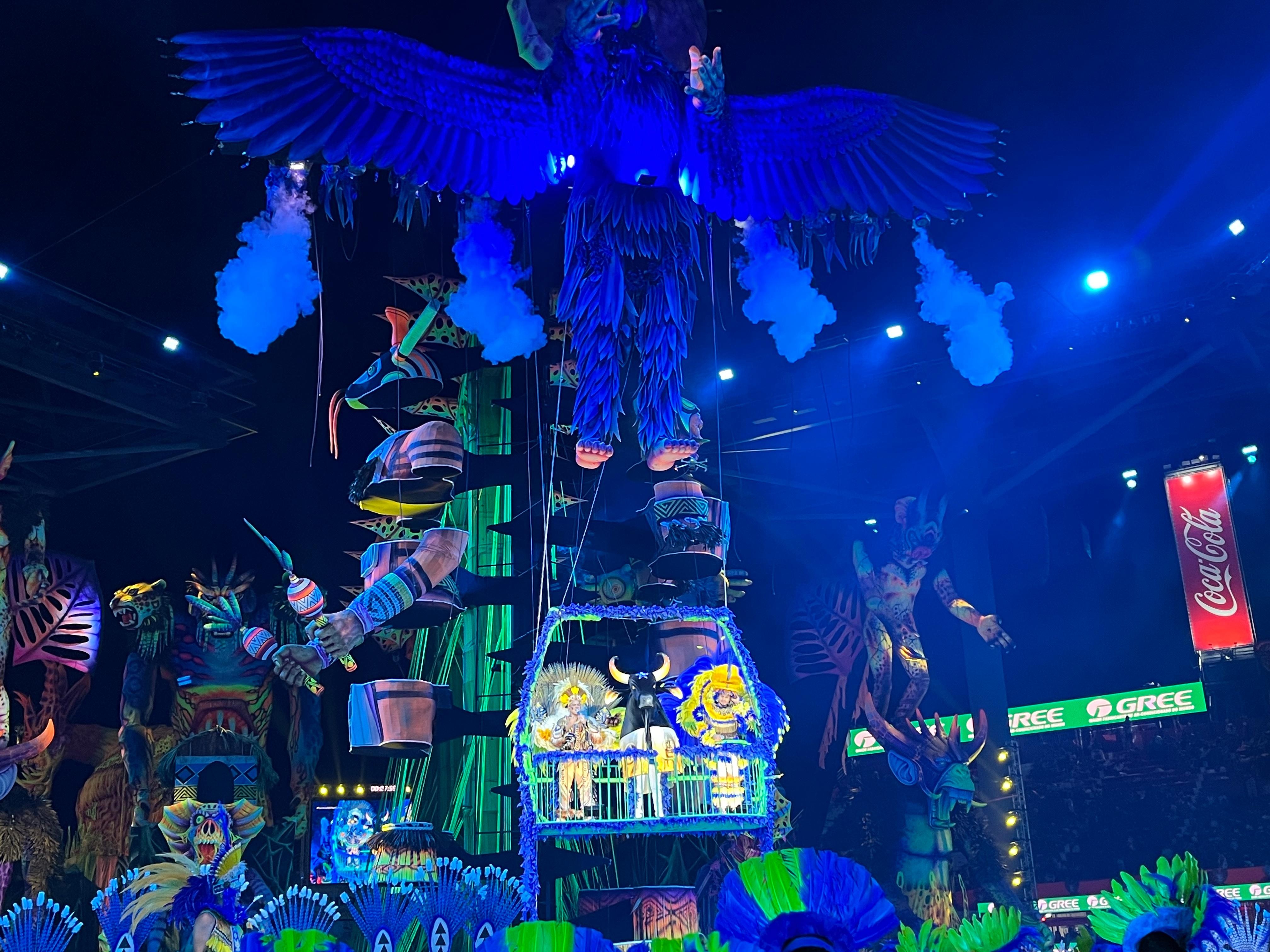 Caprichoso emociona com entrada aérea no Festival de Parintins 2025