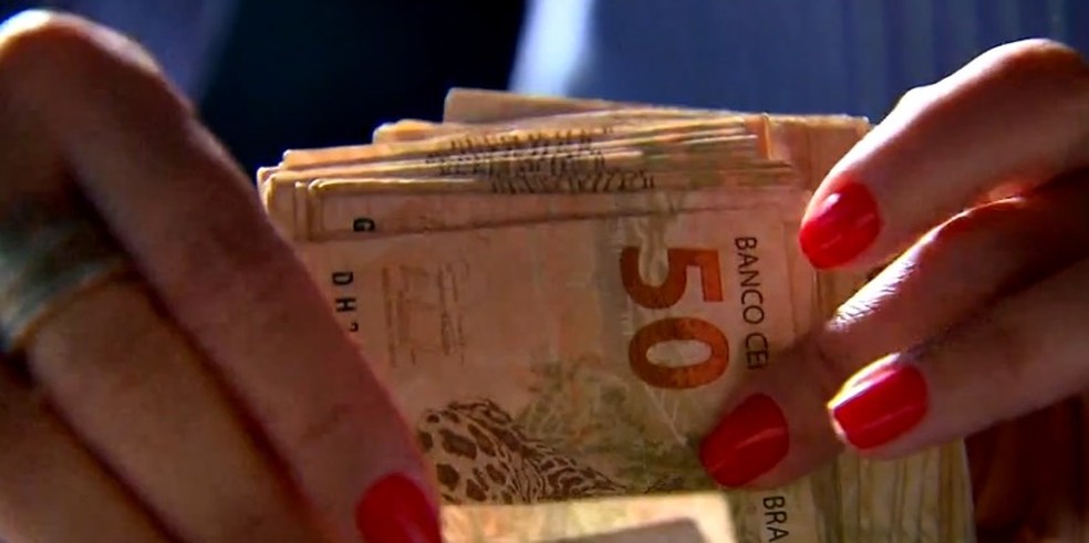 Escolas possuem matérias voltadas para a educação financeira — Foto: Reprodução/TV TEM