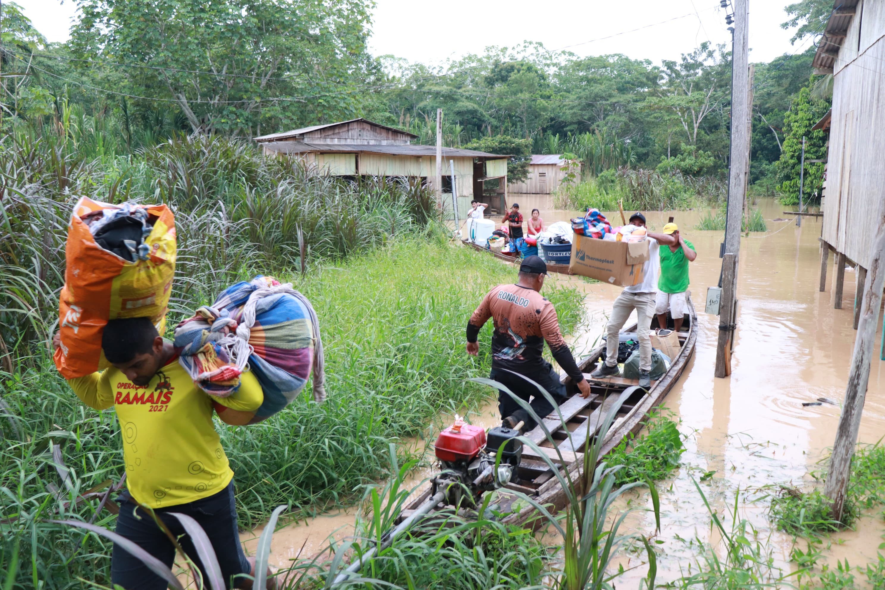 Mais de 50 famílias estão desabrigadas após cheia do rio Acre em Assis Brasil