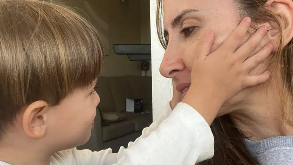 Nádia percebeu uma mudança significativa no filho Breno quando cortou o uso de telas — Foto: Arquivo pessoal