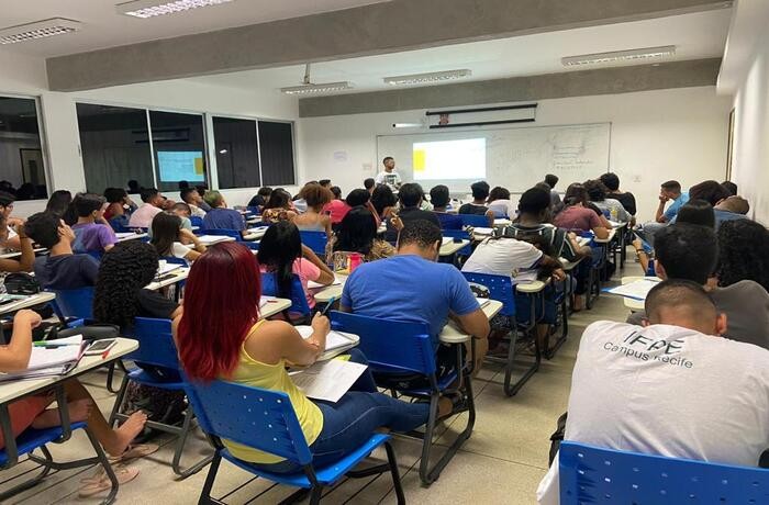 Curso pré-vestibular abre vagas para estudantes de escolas públicas de Fortaleza com preço acessível; confira