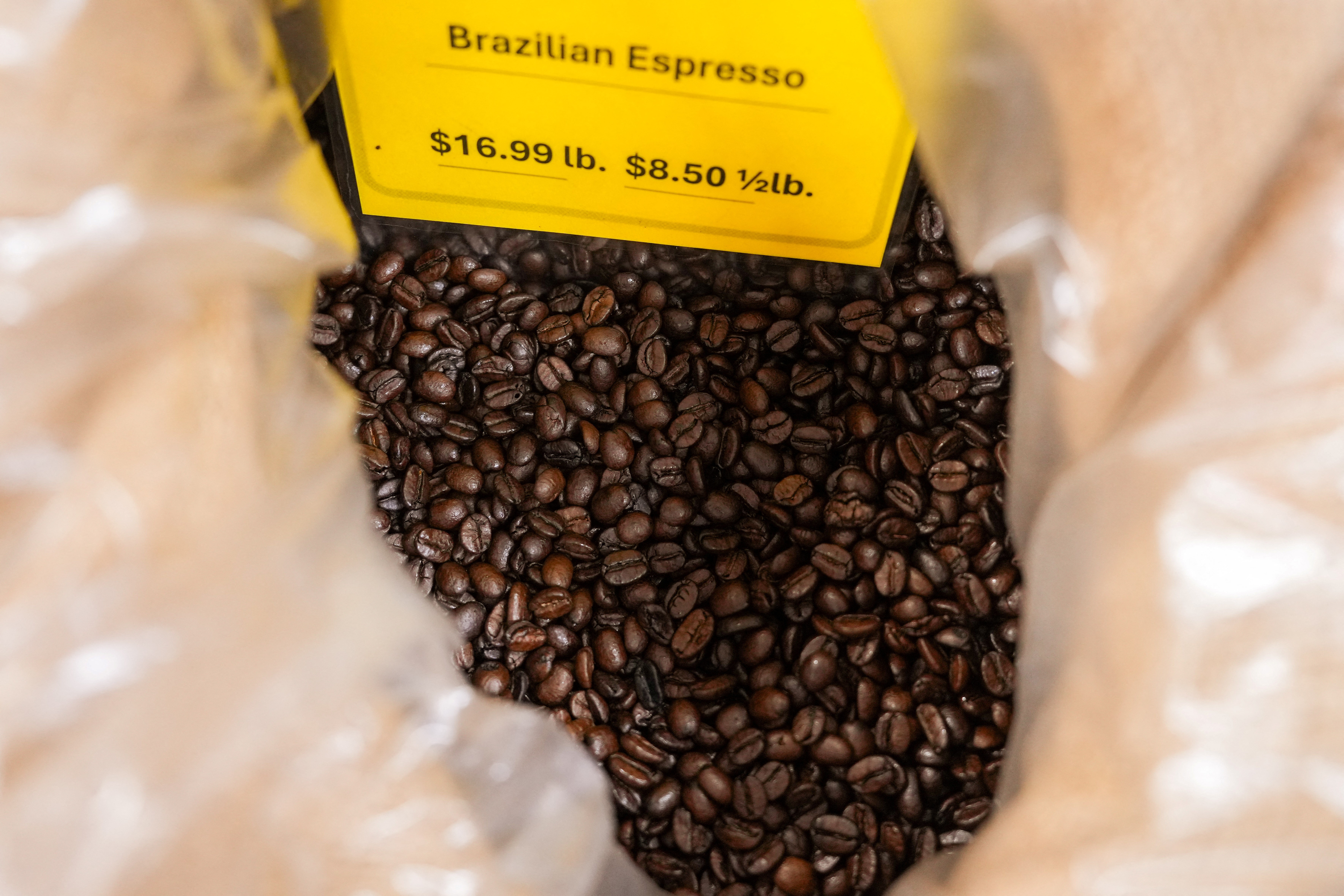 Zema espera que EUA desistam de 'tarifaço' sobre o café: 'Não existe em quantidade no mundo'