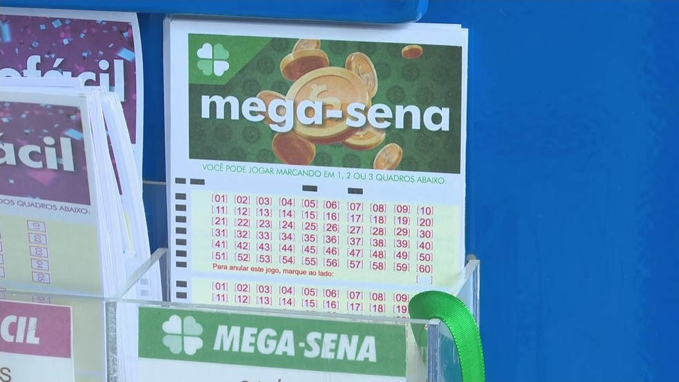 Bilhete da Mega-Sena vendido em lotérica. — Foto: Reprodução/RBS TV