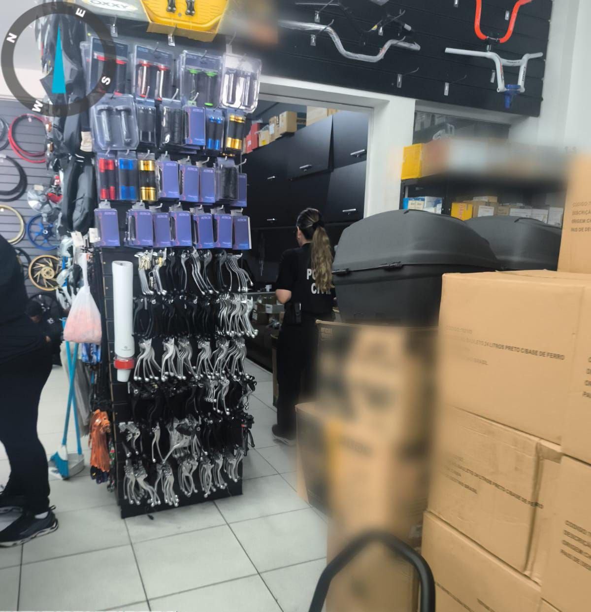 Dono de loja é preso com peças furtadas de motocicletas em Manaus