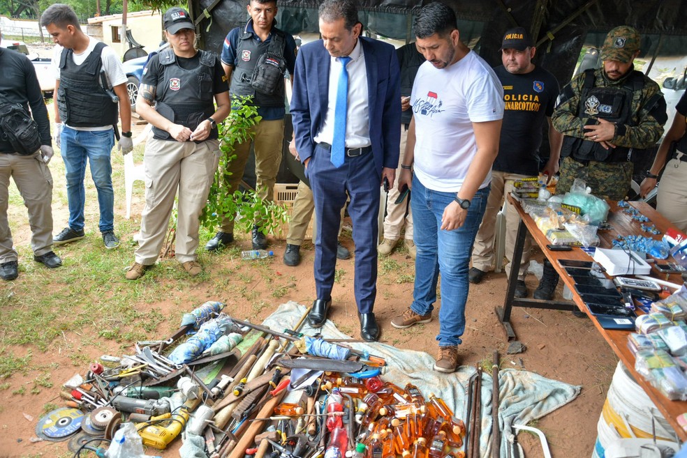 Operação no presídio de Tacumbú, em Assunção, no Paraguai, apreendeu bebidas, drogas e armas caseiras — Foto: Ministério da Justiça do Paraguai