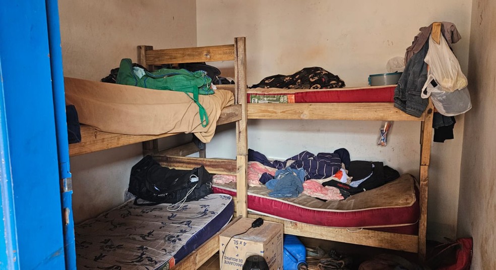 Alojamentos não tinham espaço adequado e acumulavam lixo. — Foto: Secretaria de Inspeção do Trabalho